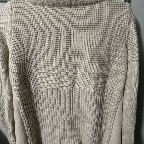 Medium sweater. It’s cozy and warm. Never worn just no tags - Picture 2 of 5